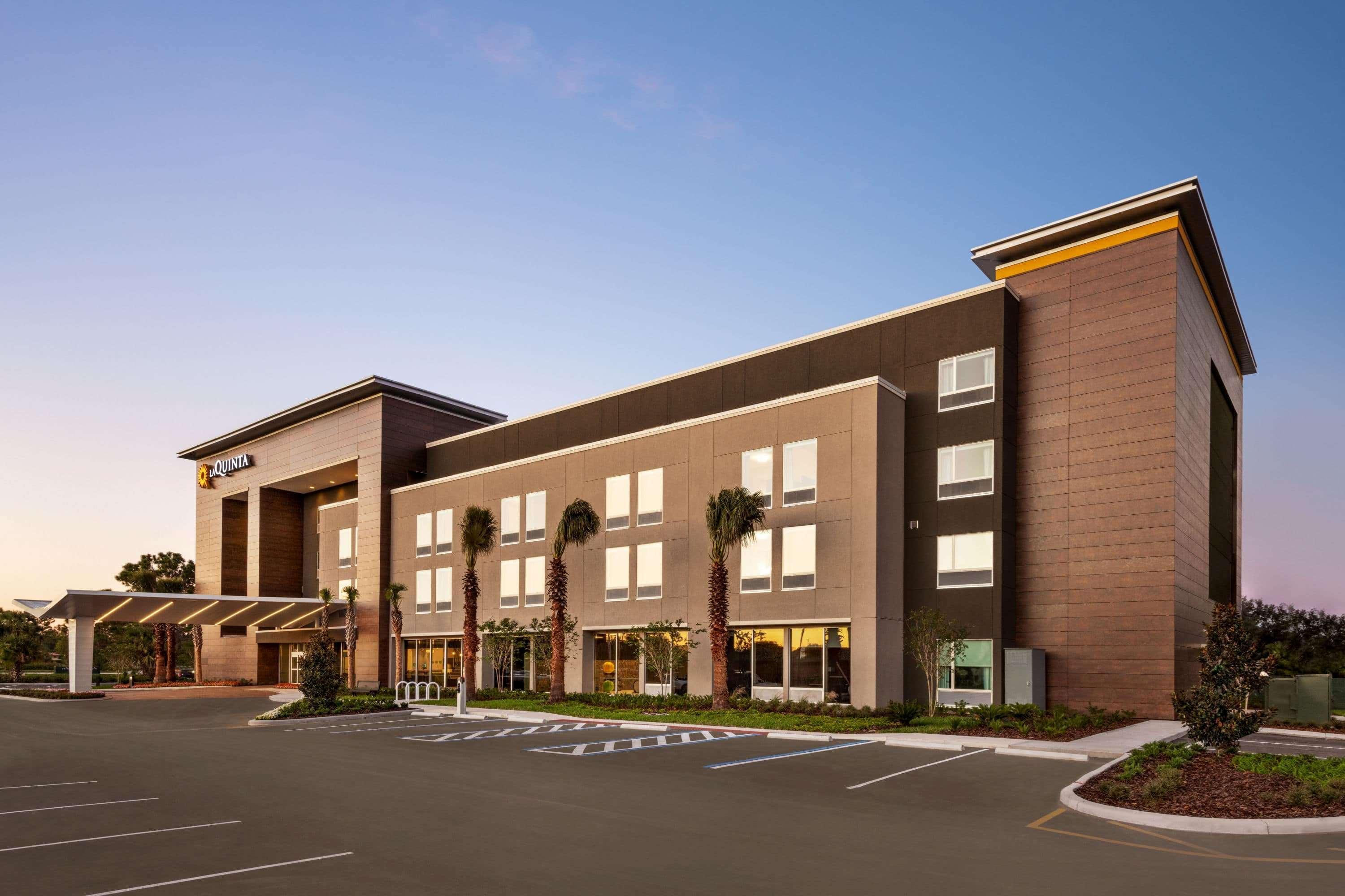 La Quinta Inn & Suites By Wyndham Orlando I-Drive Theme Parks Williamsburg エクステリア 写真